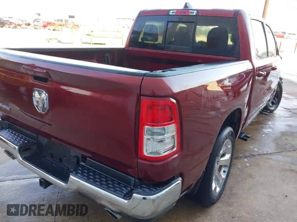 2021 Ram 1500 Lone Star z VIN 1C6RREFT9MN750640, wystawiony jako IAAI lot #42949043 z przebiegiem 61 809 mil mil oraz . Historia ofert i sprzedaży dostępna na DreamBid. Obrazek 4.