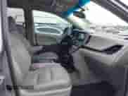 2017 Toyota Sienna XLE Auto Access Seat z VIN 5TDYZ3DC1HS787953, wystawiony jako IAAI lot #42206288 z przebiegiem 153 202 mil mil oraz . Historia ofert i sprzedaży dostępna na DreamBid. Obrazek 5.