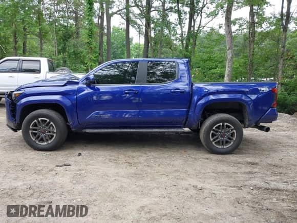 2024 Toyota Tacoma SR5 z VIN 3TMLB5JN5RM079724, wystawiony jako IAAI lot #42507488 z przebiegiem 6 543 mil mil oraz . Historia ofert i sprzedaży dostępna na DreamBid. Obrazek 14.