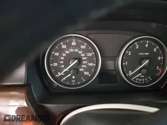 2011 BMW 3 Series 328i с VIN WBAPH7C58BE680725, выставлен на аукционе Copart как лот 87368855 с пробегом Не указан миль и Списание • Salvage title. История ставок и продаж доступна на DreamBid. Изображение 9.