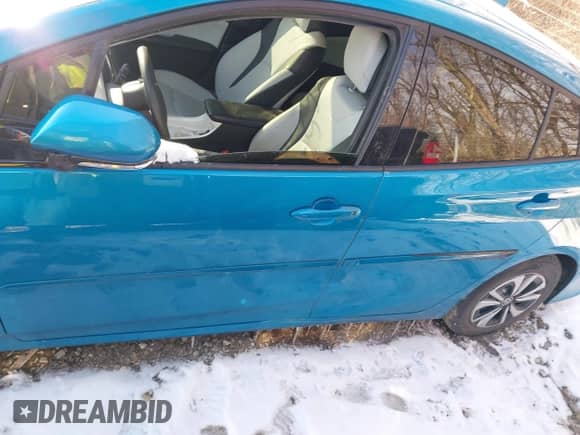 2018 Toyota Prius Plus z VIN JTDKARFP2J3069383, wystawiony jako IAAI lot #41595534 z przebiegiem 164 481 mil mil oraz . Historia ofert i sprzedaży dostępna na DreamBid. Obrazek 14.