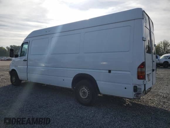 2004 Dodge Sprinter with VIN WD2PD744445634654, listed as a Copart auction lot 75332384 with 446,647 mi miles and Clean title. Bid and sale history available at DreamBid. Image 2.