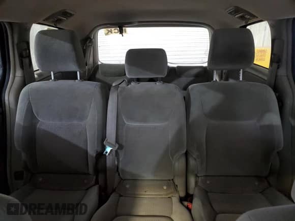 2010 Toyota Sienna CE z VIN 5TDKK4CC4AS315740, wystawiony jako Copart lot #82469755 z przebiegiem 256 689 mil mil oraz Czysty tytuł • Clean title. Historia ofert i sprzedaży dostępna na DreamBid. Obrazek 10.