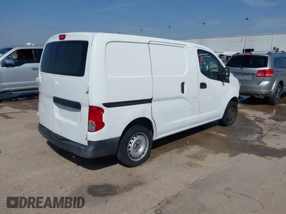2015 Chevrolet City Express Cargo LT z VIN 3N63M0ZN4FK723476, wystawiony jako IAAI lot #41786705 z przebiegiem 133 998 mil mil oraz . Historia ofert i sprzedaży dostępna na DreamBid. Obrazek 4.