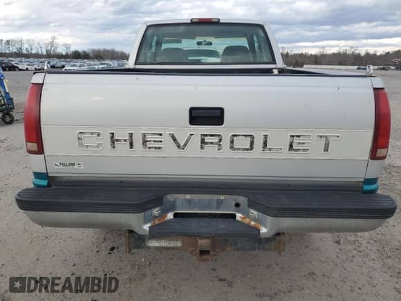 1994 Chevrolet Silverado 2500 z VIN 1GCFK29KXRE300634, wystawiony jako Copart lot #86587344 z przebiegiem 176 571 mil mil oraz Szkoda całkowita • Salvage title. Historia ofert i sprzedaży dostępna na DreamBid. Obrazek 6.