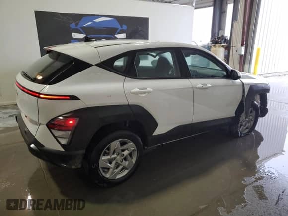 2025 Hyundai Kona SE с VIN KM8HACABXSU266506, выставлен на аукционе Copart как лот 85911235 с пробегом 14 421 миль миль и Списание • Salvage title. История ставок и продаж доступна на DreamBid. Изображение 3.