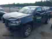 2018 Chevrolet Colorado 4WD LT z VIN 1GCHTCEN1J1127819, wystawiony jako IAAI lot #42745833 z przebiegiem 141 946 mil mil oraz . Historia ofert i sprzedaży dostępna na DreamBid. Obrazek 18.