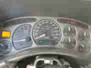 2002 GMC Sierra 1500 Denali z VIN 2GTFK69U021329107, wystawiony jako Copart lot #65479695 z przebiegiem 224 881 mil mil oraz Czysty tytuł • Clean title. Historia ofert i sprzedaży dostępna na DreamBid. Obrazek 9.