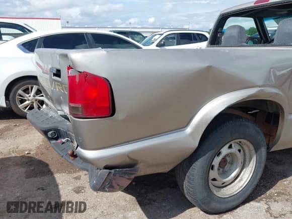 1998 Chevrolet S-10 LS с VIN 1GCCS1443W8149118, выставлен на аукционе IAAI как лот 42343283 с пробегом 223 351 миль миль и . История ставок и продаж доступна на DreamBid. Изображение 6.