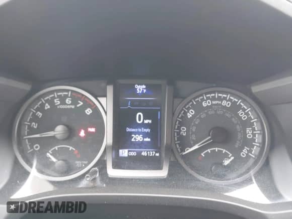 2020 Toyota Tacoma SR5 z VIN 3TMBZ5DN8LM023920, wystawiony jako IAAI lot #42015118 z przebiegiem 46 137 mil mil oraz . Historia ofert i sprzedaży dostępna na DreamBid. Obrazek 7.