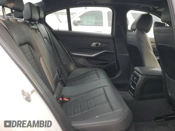 2021 BMW 3 Series 330e xDrive z VIN 3MW5P9J07M8B90988, wystawiony jako Copart lot #50895005 z przebiegiem 35 825 mil mil oraz Szkoda całkowita • Salvage title. Historia ofert i sprzedaży dostępna na DreamBid. Obrazek 10.