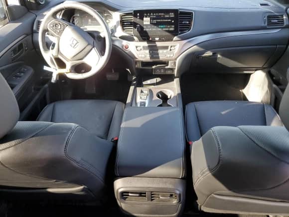 2024 Honda Passport EX-L with VIN 5FNYF8H53RB020581, listed as a Copart auction lot 82087435 with 20,595 mi miles and Salvage title. Bid and sale history available at DreamBid. Image 8.