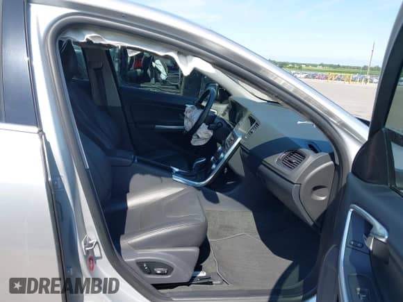2016 Volvo S60 T5 Premier с VIN YV1612TKXG2401242, выставлен на аукционе IAAI как лот 42759766 с пробегом 98 822 миль миль и . История ставок и продаж доступна на DreamBid. Изображение 5.