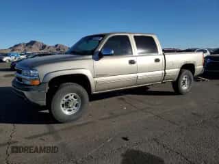 2001 Chevrolet Silverado 1500HD LS z VIN 1GCGK13U01F193374, wystawiony jako Copart lot #89311775 z przebiegiem 212 135 mil mil oraz Szkoda całkowita • Salvage title. Historia ofert i sprzedaży dostępna na DreamBid. Obrazek 1.