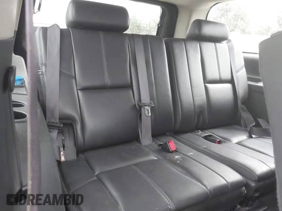 2013 Chevrolet Suburban LT z VIN 1GNSKJE72DR126867, wystawiony jako IAAI lot #43030718 z przebiegiem 204 419 mil mil oraz . Historia ofert i sprzedaży dostępna na DreamBid. Obrazek 18.