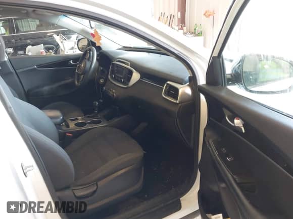 2018 Kia Sorento LX with VIN 5XYPGDA50JG364913, listed as a IAAI auction lot 42445368 with 139,867 mi miles and . Bid and sale history available at DreamBid. Image 5.