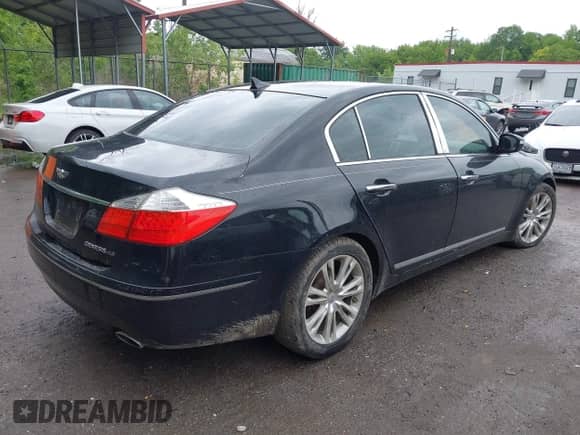 2009 Hyundai Genesis with VIN KMHGC46F59U051875, listed as a IAAI auction lot 42325230 with 192,536 mi miles and . Bid and sale history available at DreamBid. Image 4.