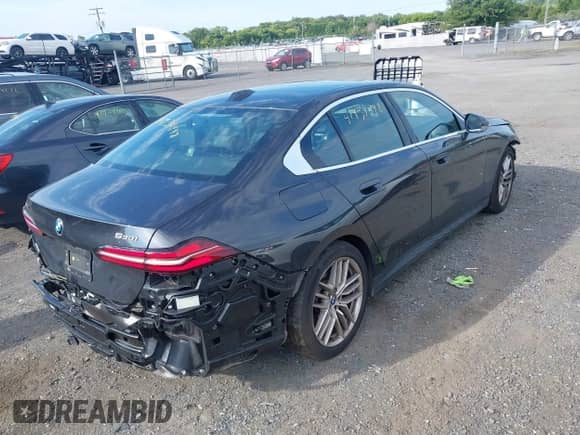 2024 BMW 5 Series 530i xDrive с VIN WBA53FJ07RCR50119, выставлен на аукционе IAAI как лот 42934448 с пробегом 36 496 миль миль и . История ставок и продаж доступна на DreamBid. Изображение 4.