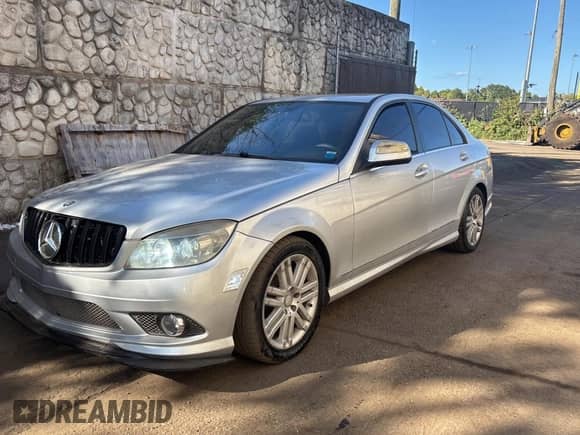 2008 Mercedes-Benz C 300 Sport с VIN WDDGF81X98F107067, выставлен на аукционе Copart как лот 82118905 с пробегом 227 333 миль миль и Чистый • Clean title. История ставок и продаж доступна на DreamBid. Изображение 2.