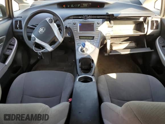 2013 Toyota Prius One z VIN JTDKN3DU8D5669263, wystawiony jako Copart lot #82149555 z przebiegiem 222 576 mil mil oraz Czysty tytuł • Clean title. Historia ofert i sprzedaży dostępna na DreamBid. Obrazek 8.