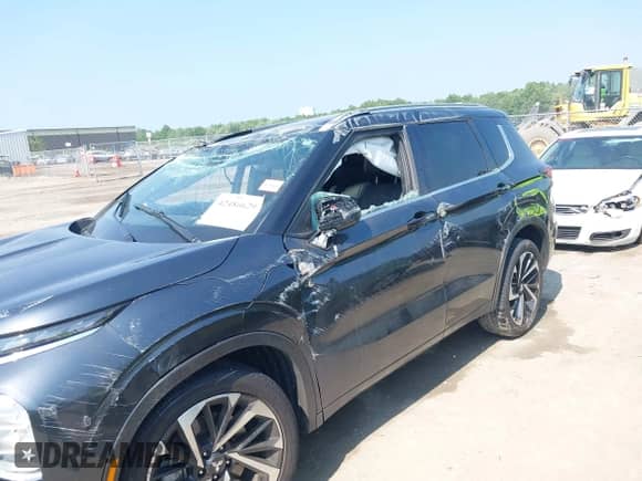 2024 Mitsubishi Outlander SEL with VIN JA4J3WA86RZ069717, listed as a IAAI auction lot 42486629 with 11,651 mi miles and . Bid and sale history available at DreamBid. Image 6.
