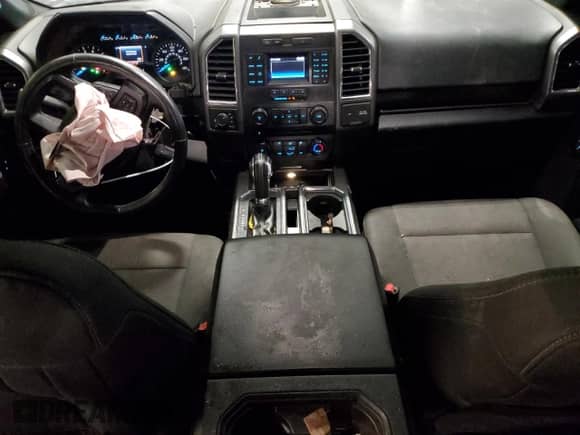 2015 Ford F-150 XLT z VIN 1FTFX1EF8FFA39935, wystawiony jako Copart lot #68185545 z przebiegiem 201 850 mil mil oraz Szkoda całkowita • Salvage title. Historia ofert i sprzedaży dostępna na DreamBid. Obrazek 8.