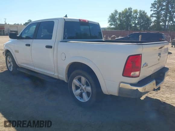 2015 Ram 1500 Big Horn z VIN 1C6RR6LG1FS661002, wystawiony jako IAAI lot #43402772 z przebiegiem 213 718 mil mil oraz . Historia ofert i sprzedaży dostępna na DreamBid. Obrazek 3.