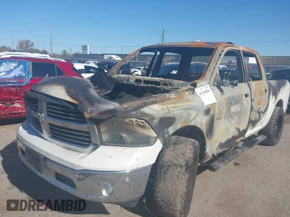 2016 Ram 1500 Big Horn z VIN 1C6RR6LG5GS403955, wystawiony jako IAAI lot #41230858 z przebiegiem Nie podano mil oraz . Historia ofert i sprzedaży dostępna na DreamBid. Obrazek 6.