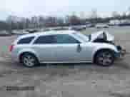 2005 Dodge Magnum SE с VIN 2D4FV48V25H129284, выставлен на аукционе IAAI как лот 41248876 с пробегом Не указан миль и . История ставок и продаж доступна на DreamBid. Изображение 13.