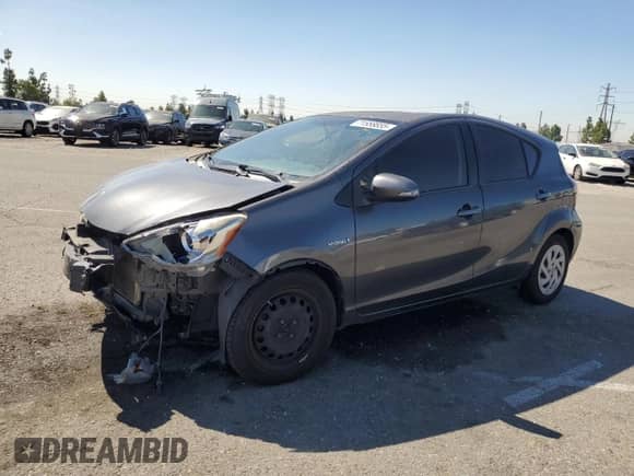 2016 Toyota Prius One z VIN JTDKDTB38G1589356, wystawiony jako Copart lot #71558855 z przebiegiem 132 870 mil mil oraz Szkoda całkowita • Salvage title. Historia ofert i sprzedaży dostępna na DreamBid. Obrazek 1.