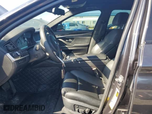 2011 BMW 5 Series 550i с VIN WBAFR9C59BDE81860, выставлен на аукционе Copart как лот 81116895 с пробегом 149 405 миль миль и Списание • Salvage title. История ставок и продаж доступна на DreamBid. Изображение 7.