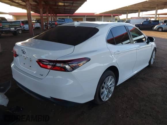 2023 Toyota Camry LE z VIN 4T1R11AK2PU138860, wystawiony jako IAAI lot #43374519 z przebiegiem 56 208 mil mil oraz . Historia ofert i sprzedaży dostępna na DreamBid. Obrazek 4.