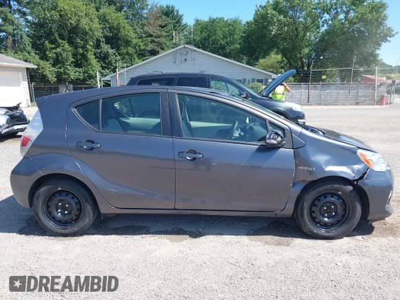 2012 Toyota Prius One z VIN JTDKDTB30C1023511, wystawiony jako IAAI lot #42778754 z przebiegiem 168 321 mil mil oraz . Historia ofert i sprzedaży dostępna na DreamBid. Obrazek 14.