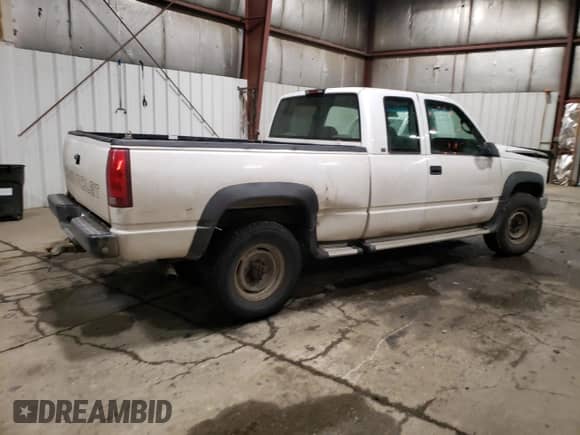 1998 Chevrolet Silverado 2500 с VIN 1GCGK29R2WE123218, выставлен на аукционе Copart как лот 45035105 с пробегом 190 034 миль миль и Списание • Salvage title. История ставок и продаж доступна на DreamBid. Изображение 3.