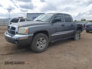 2005 Dodge Dakota Laramie z VIN 1D7HW58N35S152175, wystawiony jako Copart lot #61299295 z przebiegiem 221 812 mil mil oraz Nie do naprawy • Non repairable. Historia ofert i sprzedaży dostępna na DreamBid. Obrazek 1.