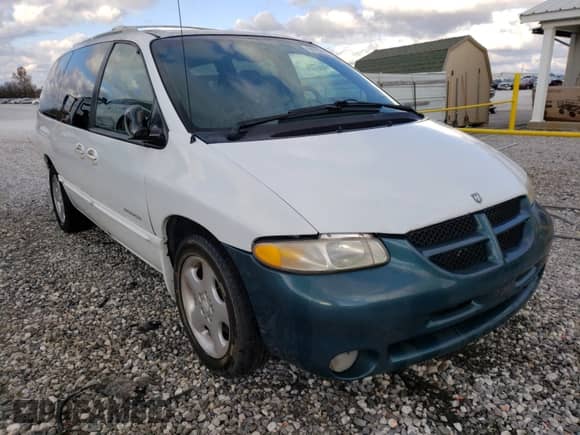 2000 Dodge Caravan ES with VIN 1B4GP74L7YB645653, listed as a Copart auction lot 54732250 with 166,274 mi miles and Non repairable. Bid and sale history available at DreamBid. Image 1.