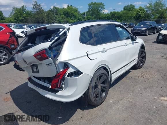 2024 Volkswagen Tiguan SE R-Line Black с VIN 3VV8B7AX6RM058451, выставлен на аукционе IAAI как лот 42562255 с пробегом 14 890 миль миль и . История ставок и продаж доступна на DreamBid. Изображение 4.