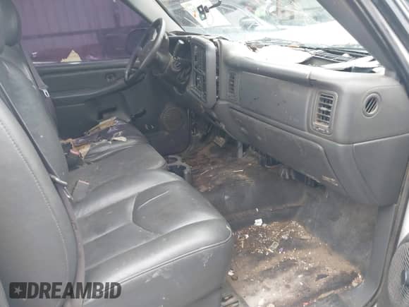2005 GMC Sierra 1500 Work Truck z VIN 1GTEC14V15Z208030, wystawiony jako IAAI lot #41625004 z przebiegiem 340 630 mil mil oraz . Historia ofert i sprzedaży dostępna na DreamBid. Obrazek 5.