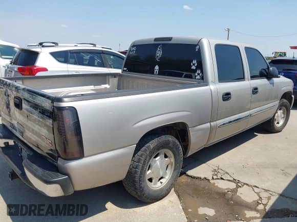 2004 GMC Sierra 1500 SLE with VIN 2GTEC13T541424308, listed as a IAAI auction lot 43068042 with 227,257 mi miles and . Bid and sale history available at DreamBid. Image 4.