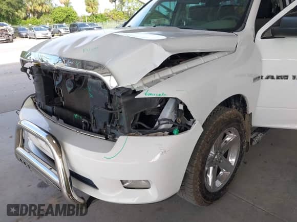 2012 Ram 1500 Express z VIN 1C6RD6KT0CS236587, wystawiony jako IAAI lot #43254702 z przebiegiem 132 897 mil mil oraz . Historia ofert i sprzedaży dostępna na DreamBid. Obrazek 6.