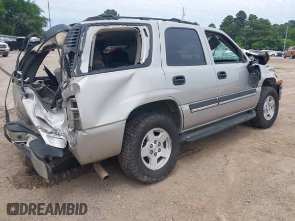 2004 Chevrolet Tahoe LT with VIN 1GNEC13Z84R284127, listed as a IAAI auction lot 42172575 with 230,975 mi miles and . Bid and sale history available at DreamBid. Image 4.