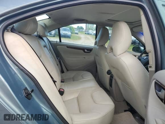 2005 Volvo S60 с VIN YV1RS592852437513, выставлен на аукционе Copart как лот 80942395 с пробегом 109 026 миль миль и Чистый • Clean title. История ставок и продаж доступна на DreamBid. Изображение 6.