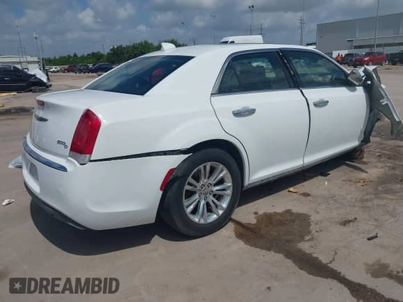 2016 Chrysler 300 C with VIN 2C3CCAEG9GH161330, listed as a IAAI auction lot 42521531 with 136,845 mi miles and . Bid and sale history available at DreamBid. Image 4.