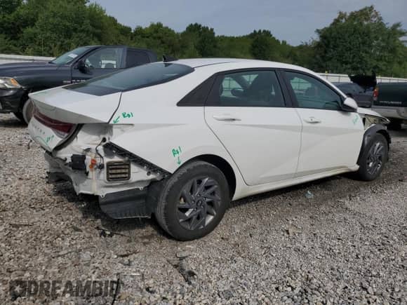 2024 Hyundai Elantra SEL с VIN KMHLM4DG9RU815363, выставлен на аукционе Copart как лот 69985965 с пробегом 16 013 миль миль и Списание • Salvage title. История ставок и продаж доступна на DreamBid. Изображение 3.