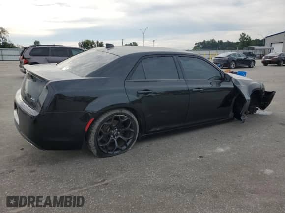 2019 Chrysler 300 S с VIN 2C3CCABGXKH697619, выставлен на аукционе Copart как лот 70535735 с пробегом 119 571 миль миль и Списание • Salvage title. История ставок и продаж доступна на DreamBid. Изображение 3.
