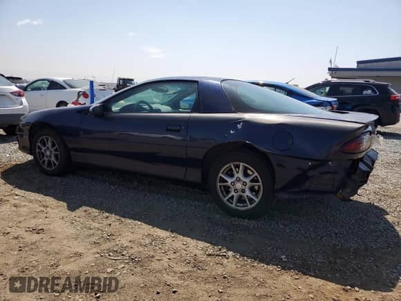 2000 Chevrolet Camaro z VIN 2G1FP22K0Y2172094, wystawiony jako Copart lot #68943135 z przebiegiem 157 026 mil mil oraz Czysty tytuł • Clean title. Historia ofert i sprzedaży dostępna na DreamBid. Obrazek 2.