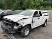 2023 Ram 1500 Tradesman z VIN 1C6RR7FT4PS588854, wystawiony jako Copart lot #64556685 z przebiegiem 24 403 mil mil oraz Szkoda całkowita • Salvage title. Historia ofert i sprzedaży dostępna na DreamBid. Obrazek 2.