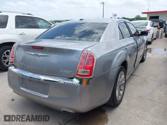 2013 Chrysler 300 C с VIN 2C3CCAEG2DH606373, выставлен на аукционе IAAI как лот 42533677 с пробегом 188 303 миль миль и . История ставок и продаж доступна на DreamBid. Изображение 4.