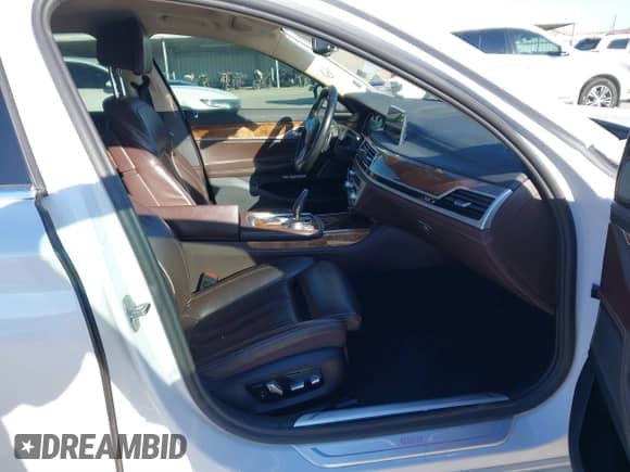 2018 BMW 7 Series 750i with VIN WBA7F0C57JGM23667, listed as a IAAI auction lot 41581035 with 113,140 mi miles and . Bid and sale history available at DreamBid. Image 5.