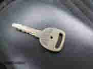 2000 Chevrolet Blazer LT z VIN 1GNDT13W9YK287456, wystawiony jako IAAI lot #42450504 z przebiegiem 139 649 mil mil oraz . Historia ofert i sprzedaży dostępna na DreamBid. Obrazek 11.